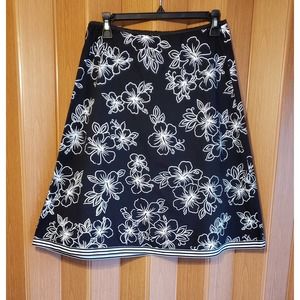Speechless size medium black & white A-line skirt